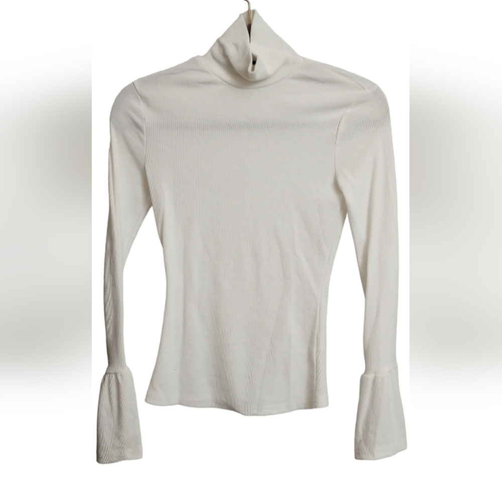 Small White ribbed turtleneck bell sleeve stretch described during live auction!